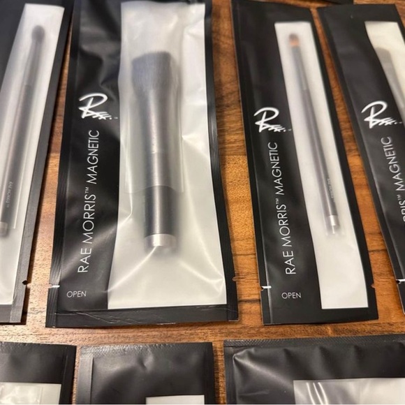 Rae Morris Make-up Brush set - Picture 4 of 8